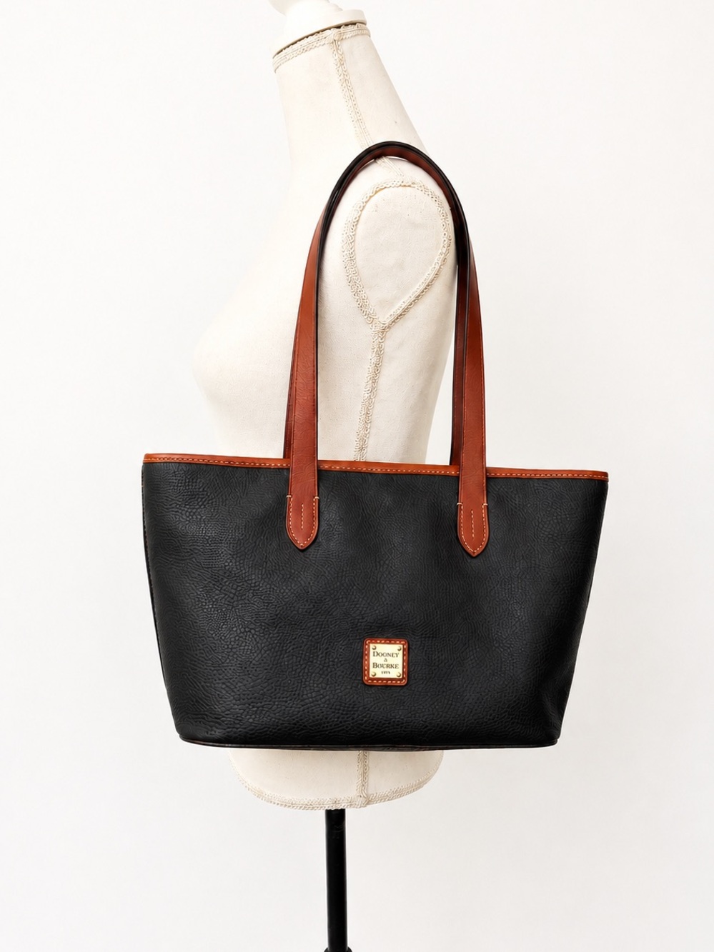 Dooney & Bourke Pebble Grain Leather Shoulder Tote Black British Tan R1570T